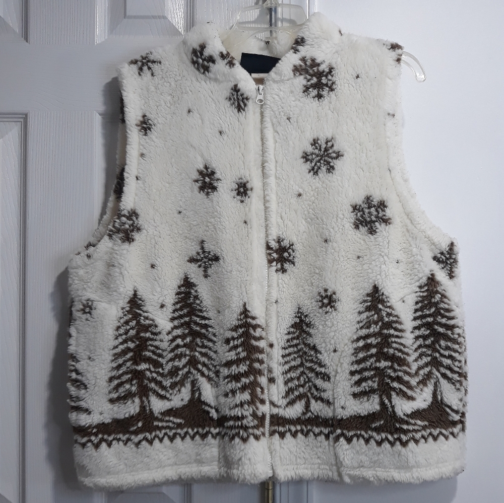 Cozy White and Brown Fleece Vest with Snowflake and Tree Design Size XL